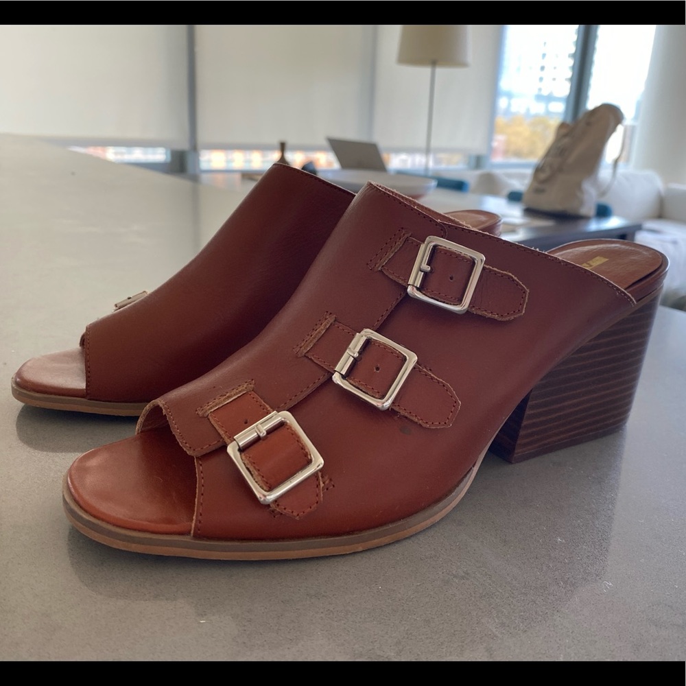Matiko Buckle Brown Leather Slides